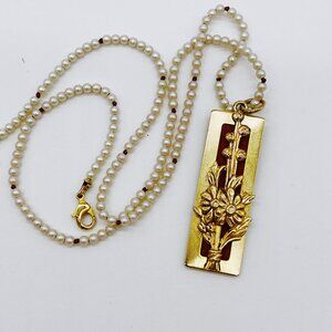 Handmade Floral Pendant Pearl Necklace